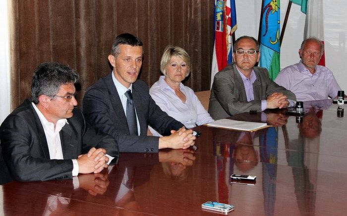 Konstituirajuća sjednici Koordinacije Bošnjačke nacionalne manjine Istarske županije prisustvovali su župan Valter Flego i gradonačelnik Poreča Edi Štifanić