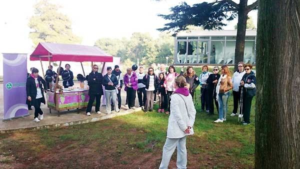 Žene IDS-a i predstavnici „Sigurne kuće Istre“, svim sudionicima podijelili su letke i brošure o nenasilju nad ženama