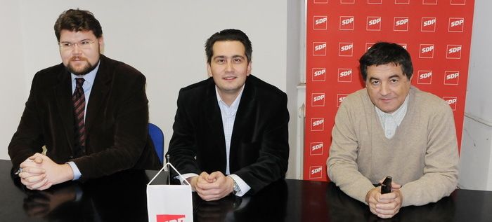 Daniel Mohorović (u sredini) s Peđom Grbinom i Željkom Ernečićem