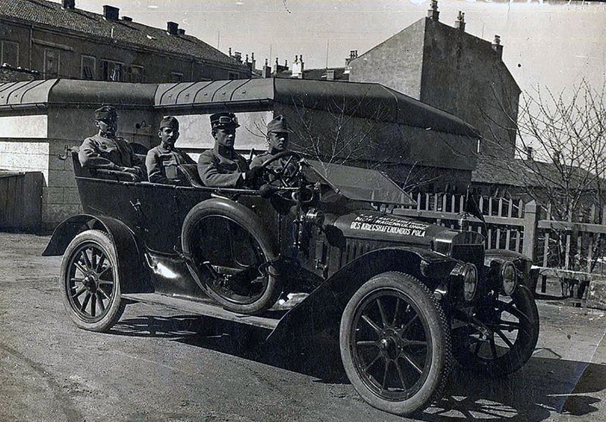 Automobil Zapovjedništva ratne luka Pula iz 1910. godine