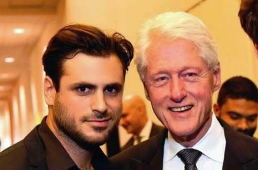 Puljanin Stjepan Hauser često objavljuje fotografije s poznatima na svom Instagram profilu: na slici s Billom Clintonom (foto: Večernji list/Instagram)