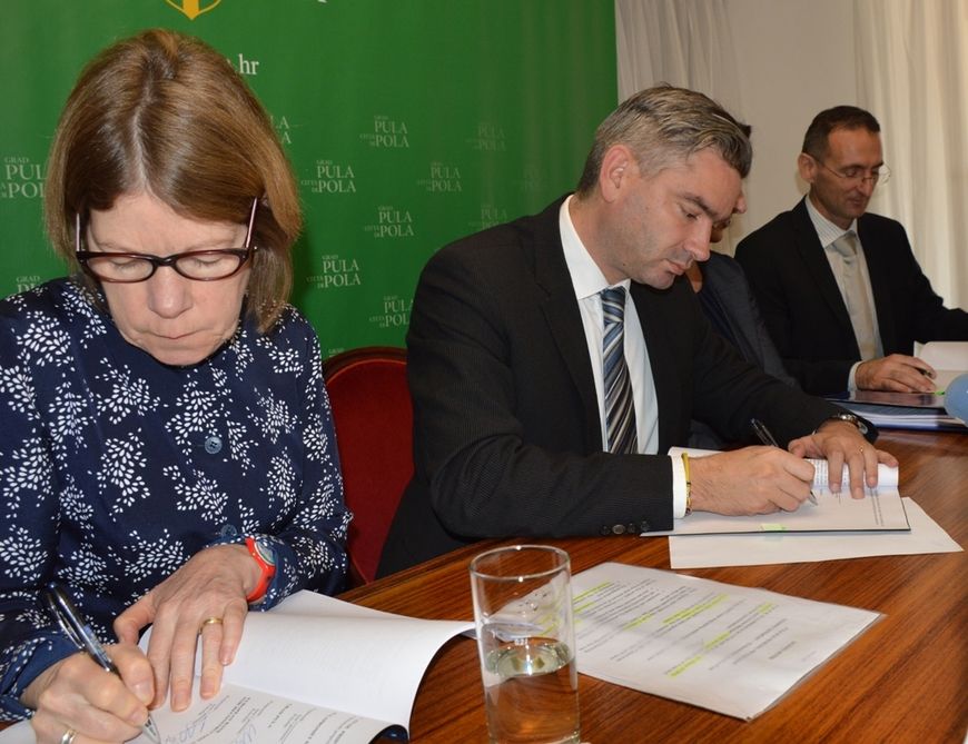 Ugovor su potpisali Lin O'Grady, Boris Miletić i Igor Škatar