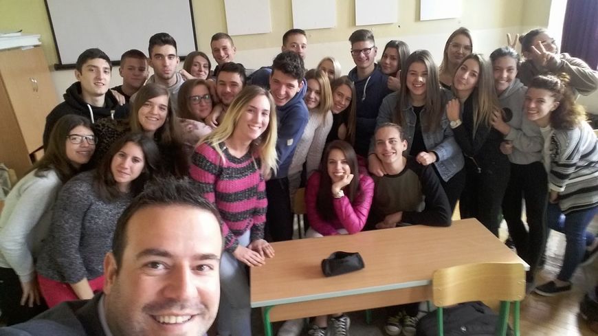 Filip Zoričić i učenici 4.e opće gimnazije (foto: Facebook)