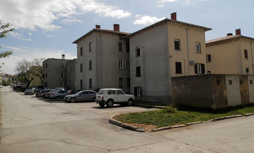 Stambene zgrade u Donjem Labinu izgrađene za vrijeme Italije (foto: Kristian Stepčić Reisman)