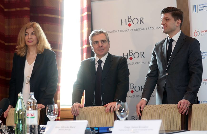 Voditeljica riznice Valamar Riviere Nataša Bereš, potpredsjednik EIB-a DarioScannapieco i ministar financija Zdravko Marić (foto: Slavko Midžor/PIXSELL)