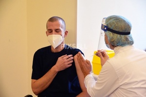 Prvo cjepivo protiv korone u Istri primio dr. Danny Belušić