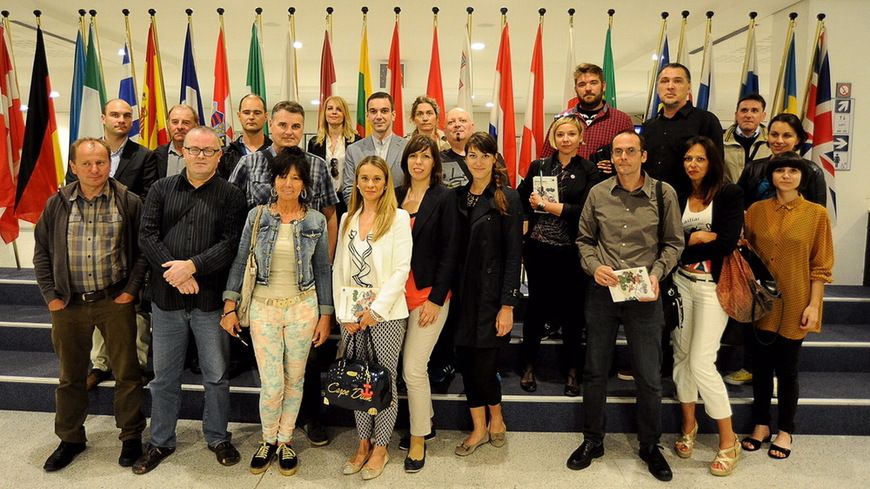 Zajednička fotografija u zgradi EU parlamenta (foto: Milivoj Mijošek)